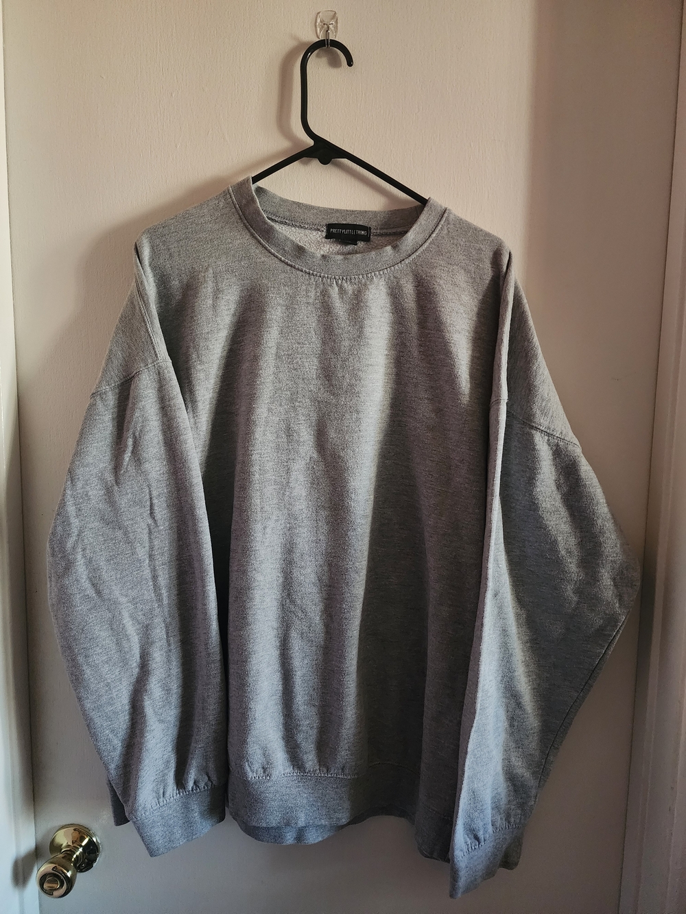 PrettyLittleThing Gray Crewneck Sweatshirt